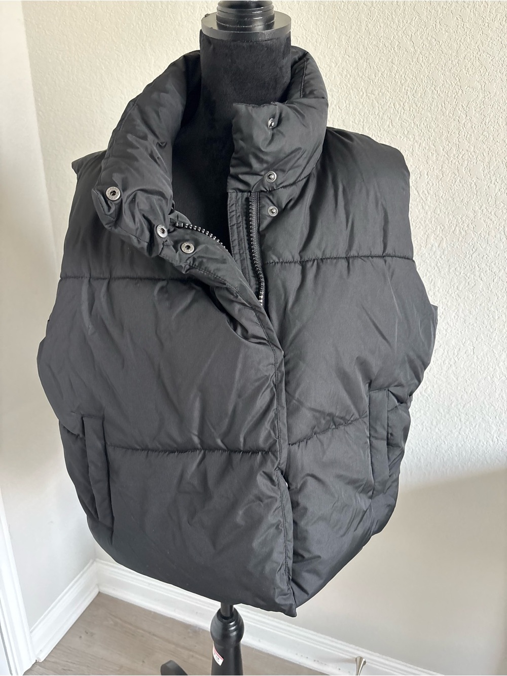 Old Navy Women’s Black quilted puffer vest size large